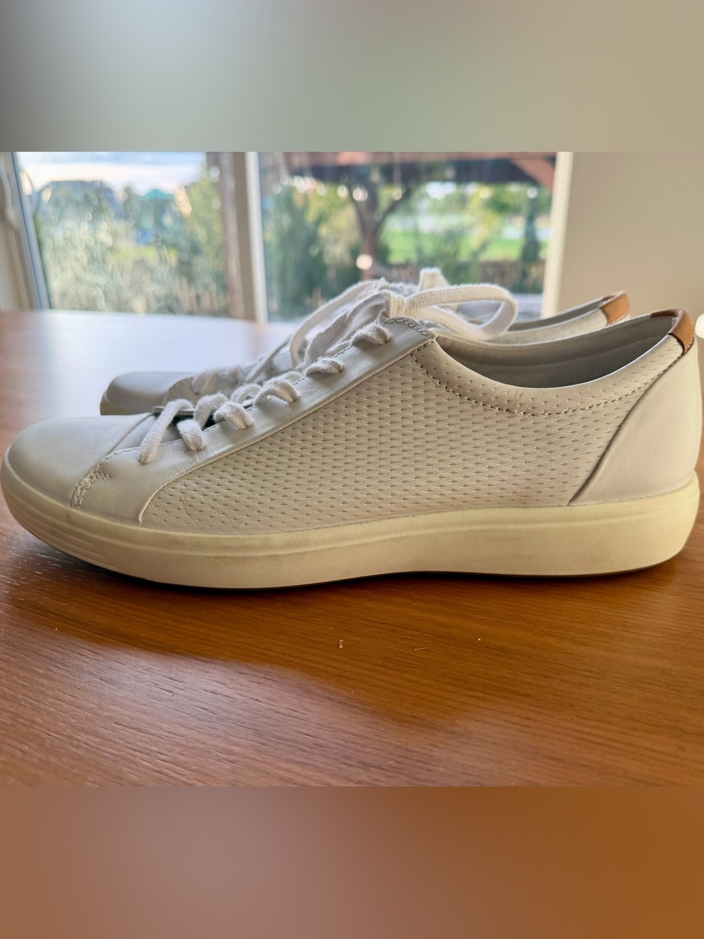 Ecco Men's White Leather Lace-Up Sneakers with Tan Heel Tab